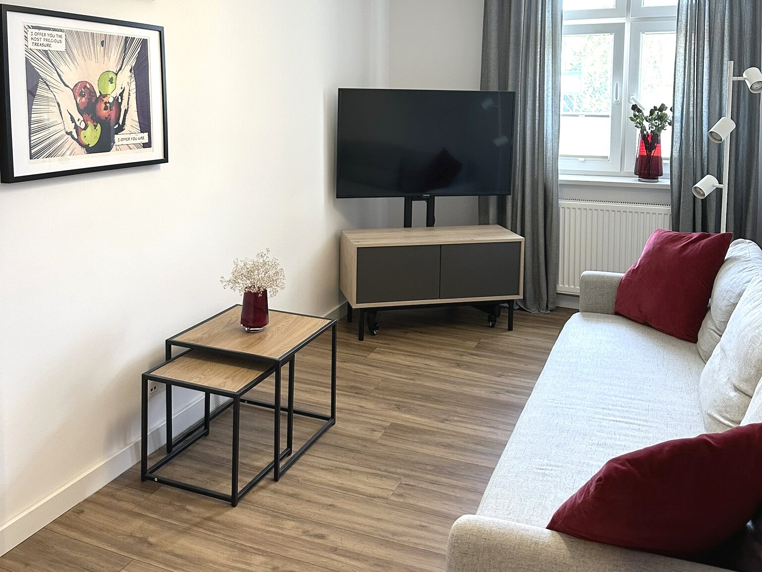 Salon w mieszkaniu na sprzedaż przy ul. Wyspiańskiego 29 w Elblągu